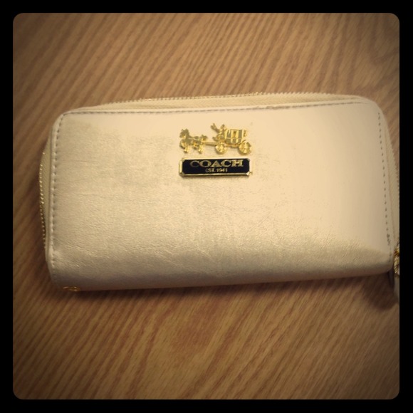 Gold Coach Wallet! Matches Gold Coach Purse!