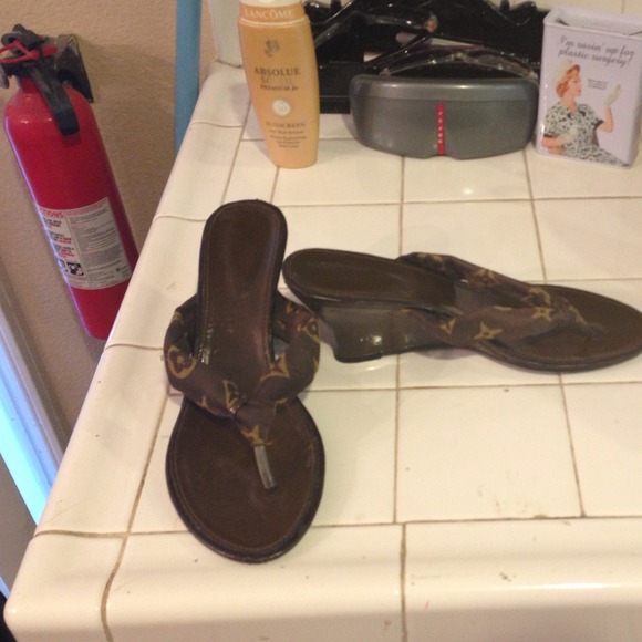 Louis Vuitton sandals  reserved for @cecyo