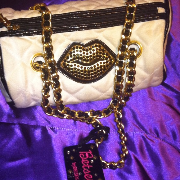Betsey Johnson Handbags - Betsey Johnson Handbag 🎀cute&an eye catcher