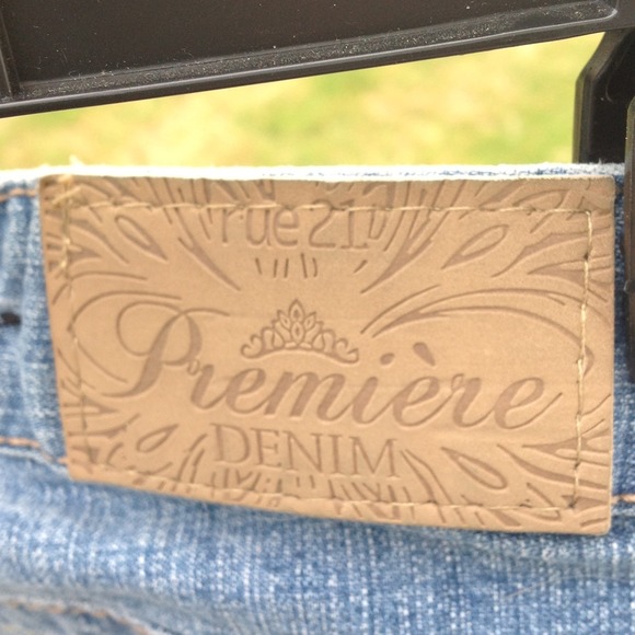 Distressed w/ patches cropped jeans 🚨FINAL🚨 - Picture 3 of 4