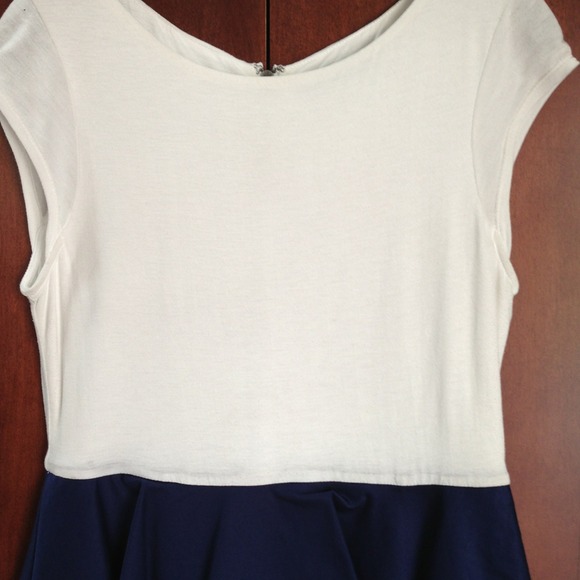 Alice + Olivia blue peplum dress - Picture 4 of 4