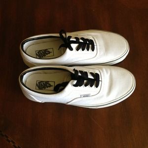 *BRAND NEW* Vans, size 8