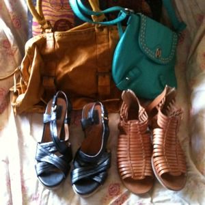 BUNDLE Hurley & Volatile handbags, Aldo & Clark's