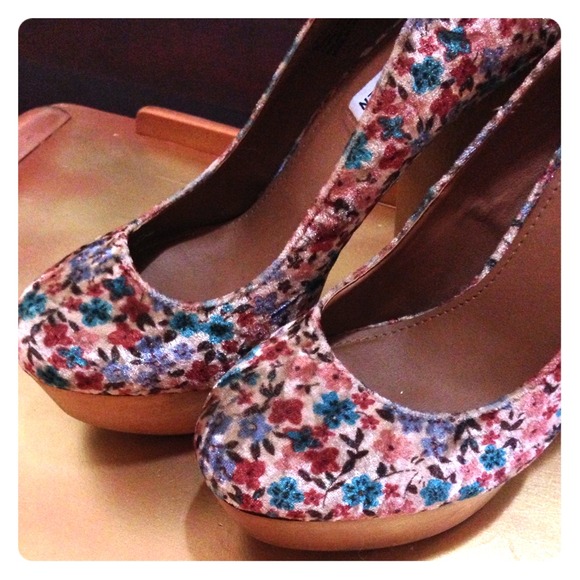**sold**Velvet Steve Madden wood platform pumps
