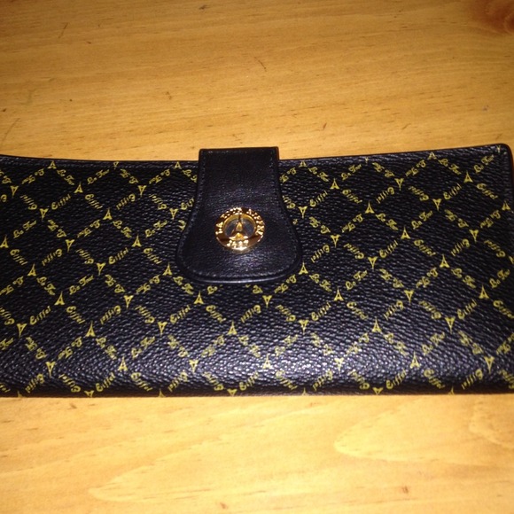 La Tour Eiffel wallet. In very good condition