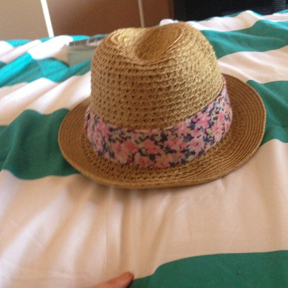 Fedora - Picture 2 of 3