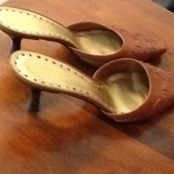 BCBG kitten heel size 6 - Picture 2 of 4