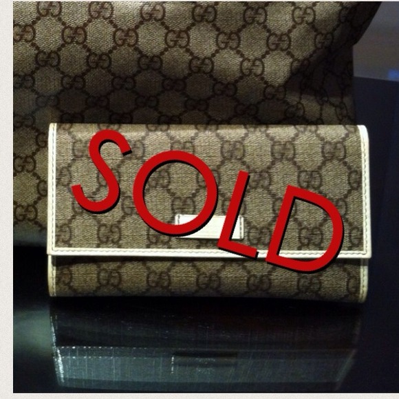 ✨SOLD✨Auth Gucci Signature GG Logo Wallet