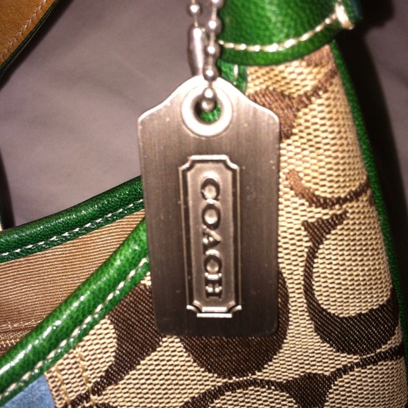 Signature Coach 100% authentic! - Picture 3 of 3
