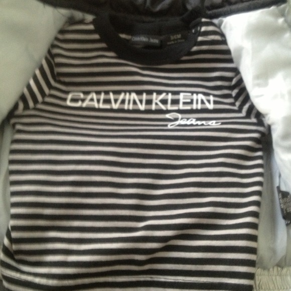 Calvin Klein baby set ๐๐ - Picture 2 of 3