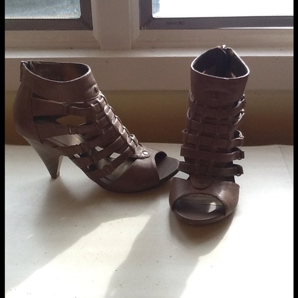 FOREVER21 BROWN STRAPPED WEDGES WITH ZIPPER BACK.