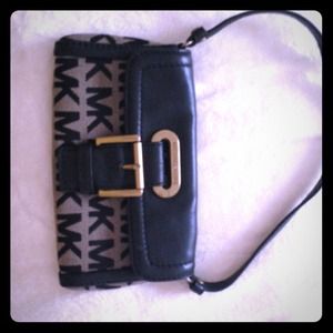 Michael kors clutch