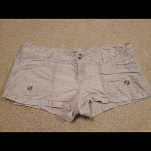 Cream colored shorts from American Eagle, size 4-6