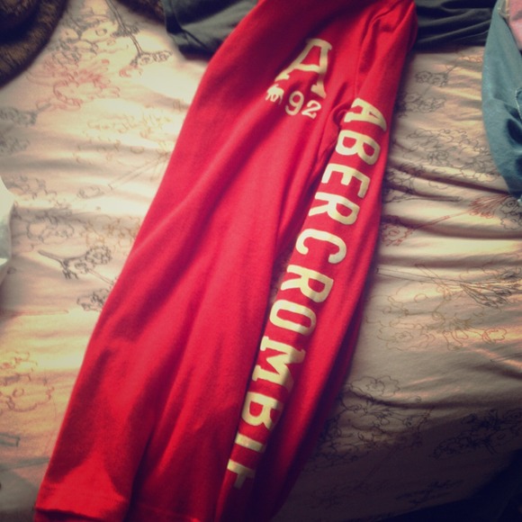 🚫SOLD🚫Abercrombie Red Long Sleeve