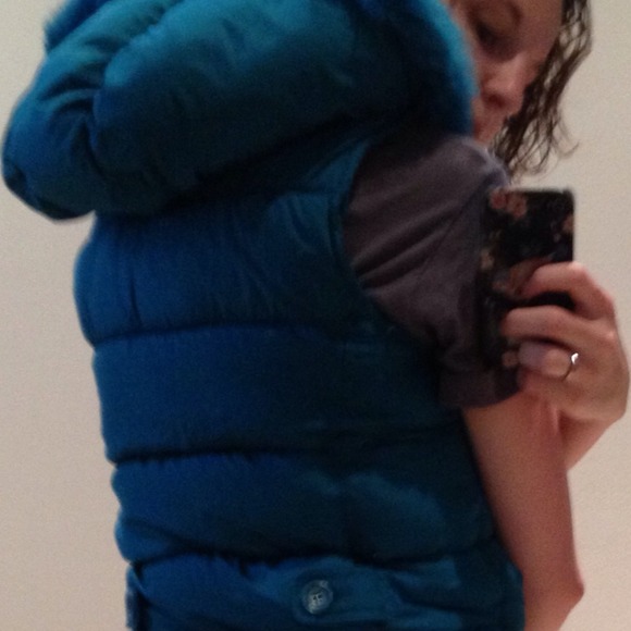 Turquoise vest! - Picture 3 of 4