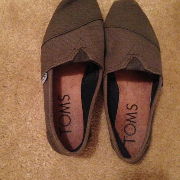 Army green toms