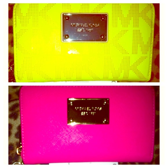 NWT! Michael Kors wristlet bundle