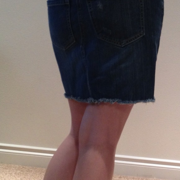Cute jean skirt! - Picture 3 of 4