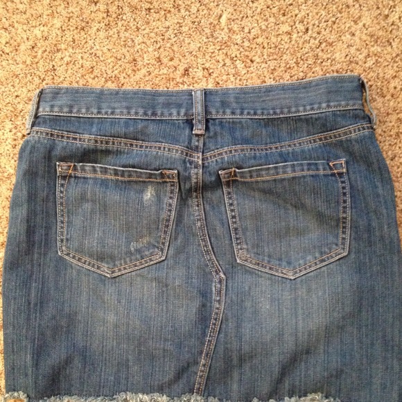 Cute jean skirt! - Picture 4 of 4