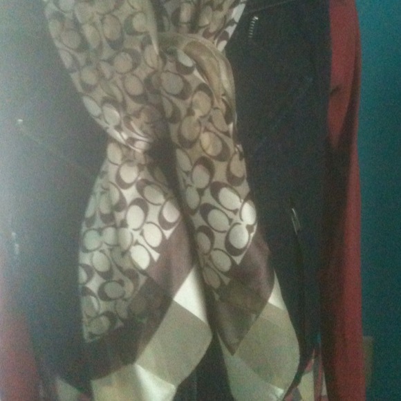 Coach scarf. 🌞😊TRADED😏😎 - Picture 3 of 4
