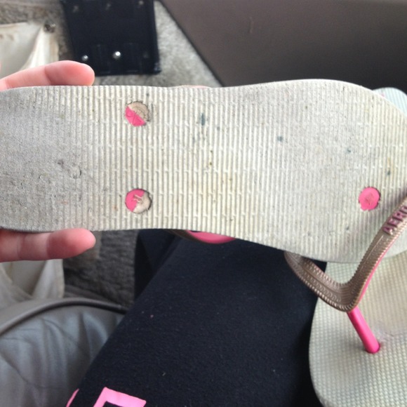 FLIP FLOPS !!! - Picture 3 of 4