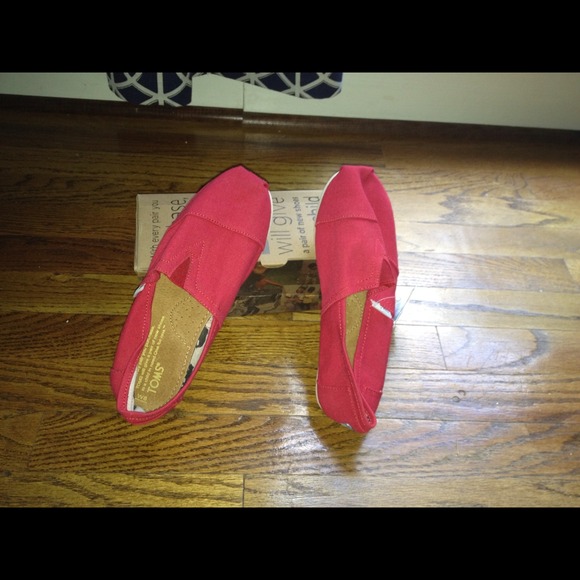 Tom's red canvas shoes