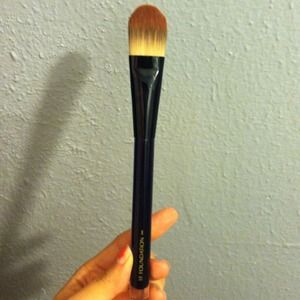 ****SOLD****Estée Lauder foundation brush