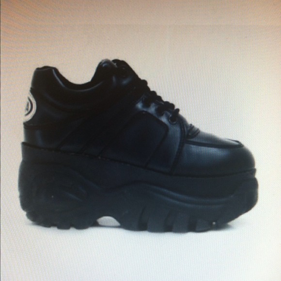 Looking for these in black or white size 7