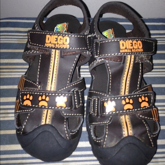 SOLD.  🎀Reduced🎀 Boys Brown Sandals