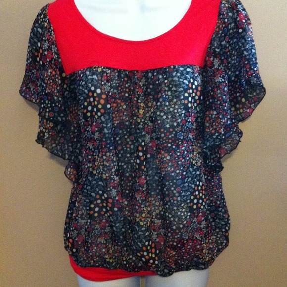 🚫BUNDLED 🚫blouse with butterfly sleeves