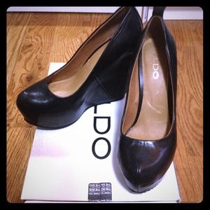 ALDO "Zingg" Black leather wedges US7 - worn 1x!