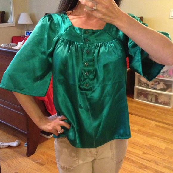TRAMP satiny green top
