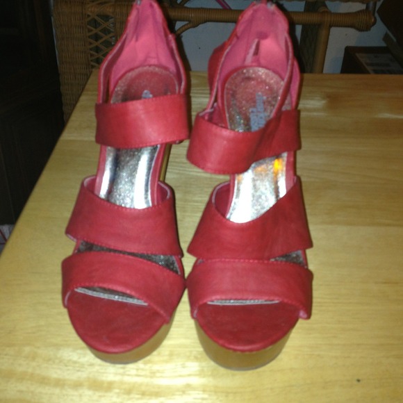 🚫Sold🚫Charlotte Russe dark red wooden heels 8