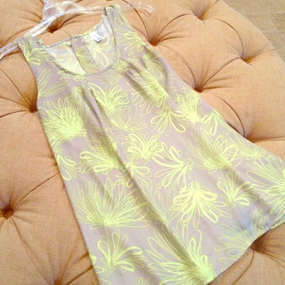 Great top. 100%Polyester. Hardly worn.