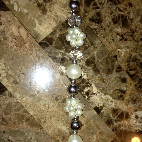 Beaded necklace - Picture 2 of 4