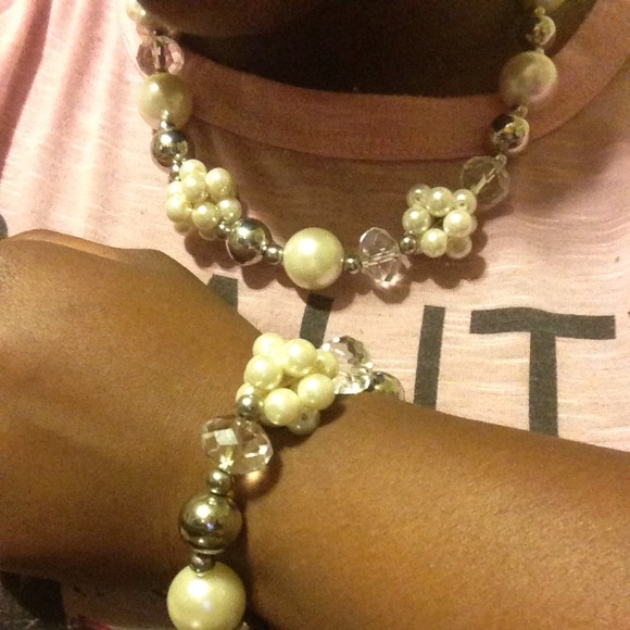 Beaded necklace - Picture 4 of 4