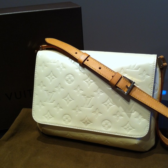 Auth LV White Vernis Leather Thompson Street Bag