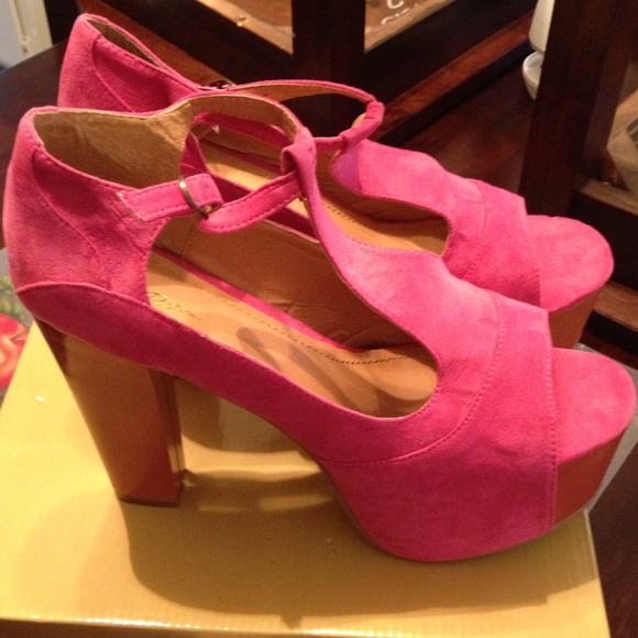 Pumps - Picture 3 of 3