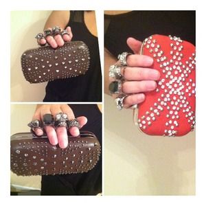 Finger grip clutches