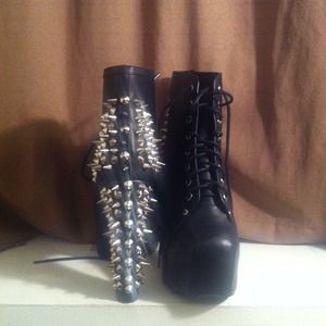 FREDA SPIKE by Jeffrey Campbell
