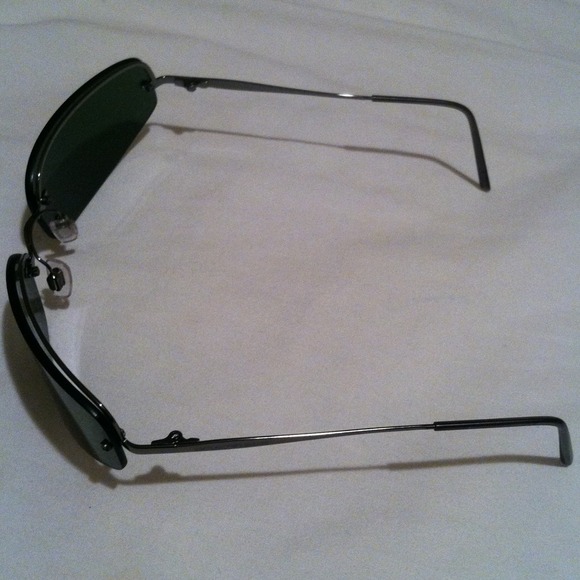 Armani sunglasses with case - Picture 3 of 4