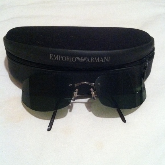 Armani sunglasses with case - Picture 4 of 4