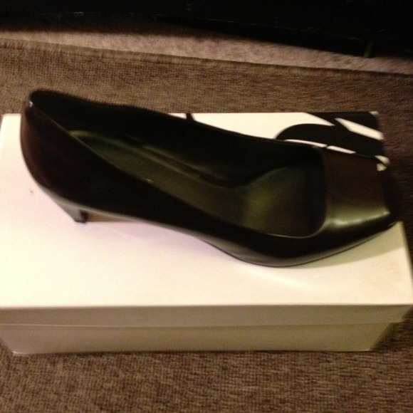 Size 7 Brown comfortable work dress shoe