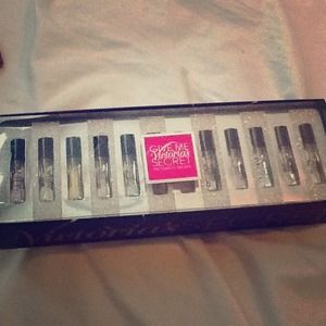 VIctoria secret box set perfume