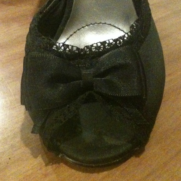 🎁SOLD🎁 Sassy black heels - Picture 2 of 3