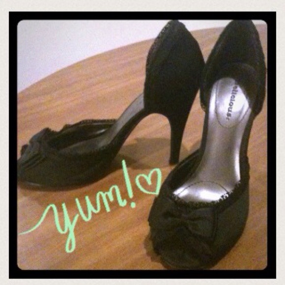 Shoes - 🎁SOLD🎁 Sassy black heels