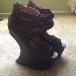 Black peep toe cut out wedges❤