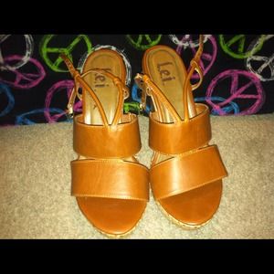 💥SOLD💥 🌟Reduced🌟 L.E.I Tan and Brown Wedge