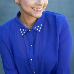 ❌SOLD❌Spike purple button up top with open back.