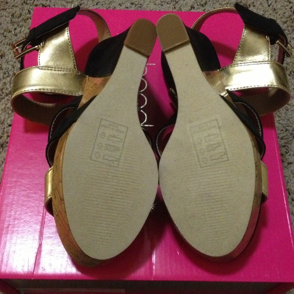 Black and gold wedges - Picture 2 of 4